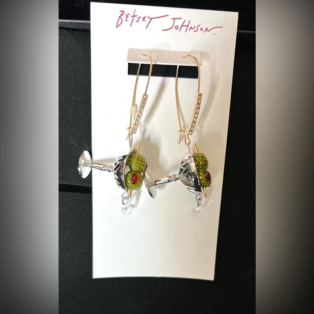 🫒🍸BETSEY JOHNSON MARTINI COCKTAIL RIG AND EARRING SET🍸🫒NWT